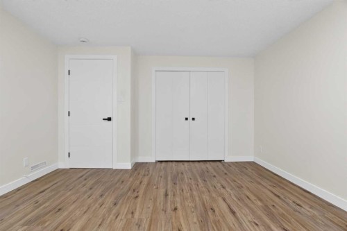 332 Wascana Crescent Se, Calgary, AB - Indoor Photo Showing Other Room