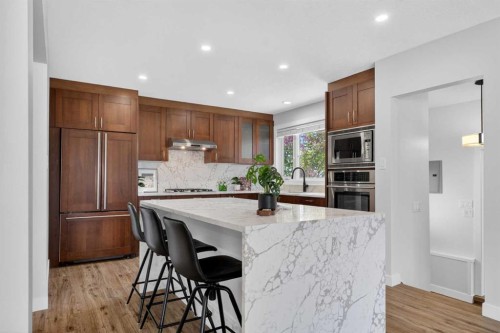 332 Wascana Crescent Se, Calgary, AB - Indoor Photo Showing Kitchen With Upgraded Kitchen