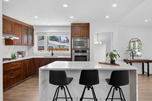 332 Wascana Crescent Se, Calgary, AB - Indoor Photo Showing Kitchen With Upgraded Kitchen