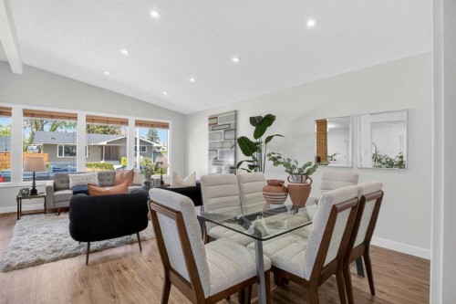 332 Wascana Crescent Se, Calgary, AB - Indoor Photo Showing Other Room