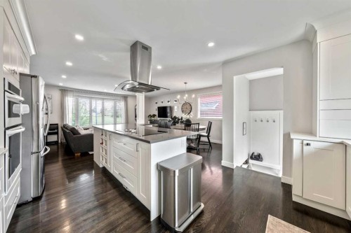 6007 34 Street Sw, Calgary, AB - Indoor Photo Showing Kitchen