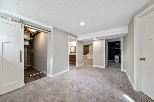 6007 34 Street Sw, Calgary, AB - Indoor Photo Showing Other Room
