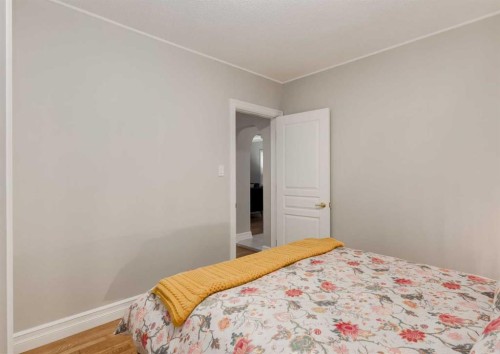 1817 18 Street Sw, Calgary, AB - Indoor Photo Showing Bedroom