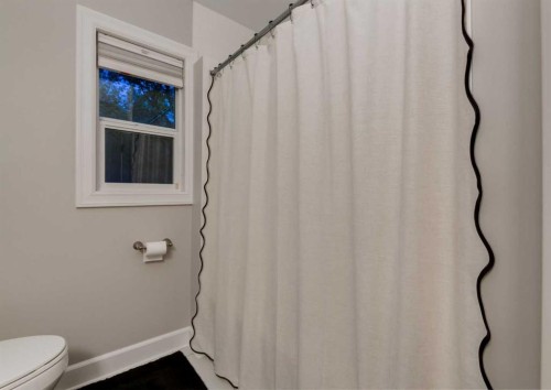 1817 18 Street Sw, Calgary, AB - Indoor Photo Showing Bathroom