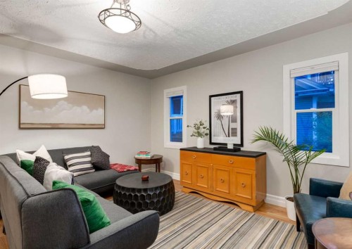 1817 18 Street Sw, Calgary, AB - Indoor Photo Showing Living Room