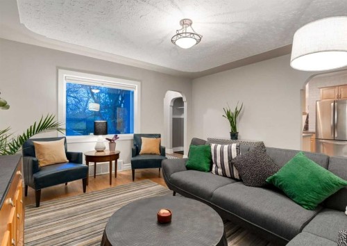 1817 18 Street Sw, Calgary, AB - Indoor Photo Showing Living Room