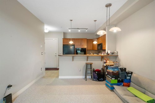 204-3111 34 Avenue Nw, Calgary, AB - Indoor Photo Showing Kitchen