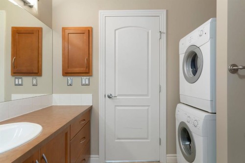 204-3111 34 Avenue Nw, Calgary, AB - Indoor Photo Showing Laundry Room