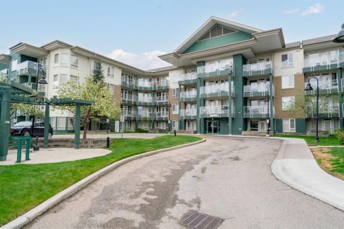 204-3111 34 Avenue Nw, Calgary, AB - Outdoor With Facade
