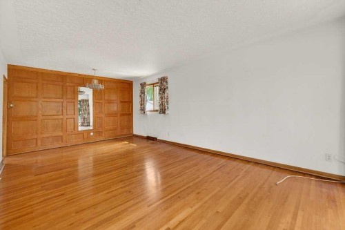 83 Ferncliff Crescent Se, Calgary, AB - Indoor Photo Showing Other Room