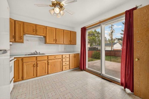 83 Ferncliff Crescent Se, Calgary, AB - Indoor Photo Showing Kitchen With Double Sink