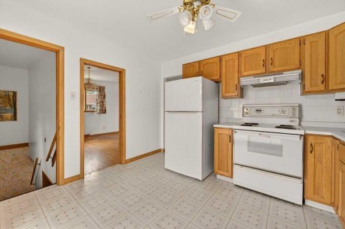 83 Ferncliff Crescent Se, Calgary, AB - Indoor Photo Showing Kitchen