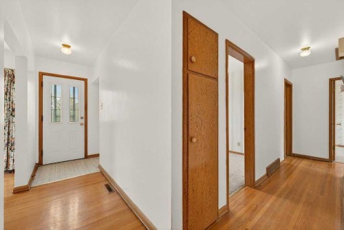 83 Ferncliff Crescent Se, Calgary, AB - Indoor Photo Showing Other Room