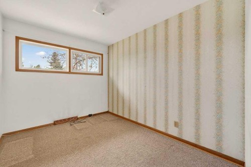 83 Ferncliff Crescent Se, Calgary, AB - Indoor Photo Showing Other Room