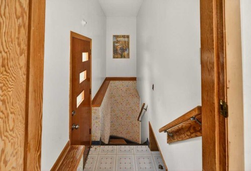 83 Ferncliff Crescent Se, Calgary, AB - Indoor Photo Showing Other Room