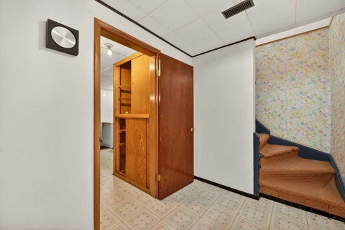 83 Ferncliff Crescent Se, Calgary, AB - Indoor Photo Showing Other Room