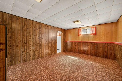 83 Ferncliff Crescent Se, Calgary, AB - Indoor Photo Showing Other Room