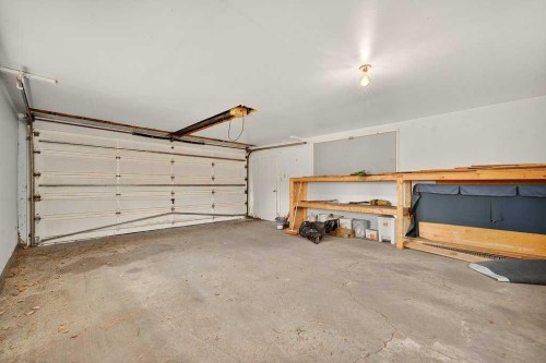 83 Ferncliff Crescent Se, Calgary, AB - Indoor Photo Showing Garage