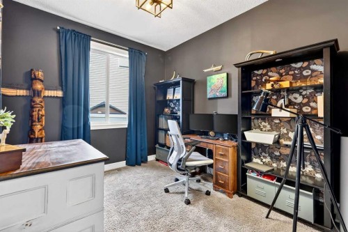 31 Kingston View Se, Airdrie, AB - Indoor Photo Showing Office