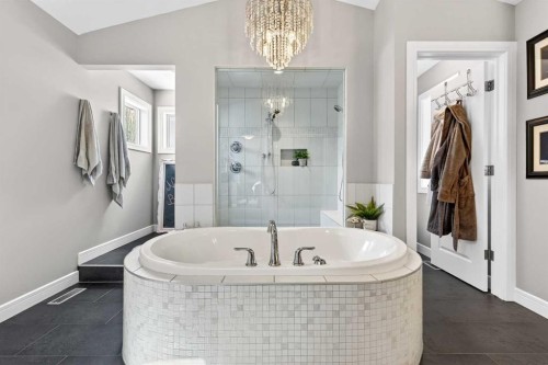 31 Kingston View Se, Airdrie, AB - Indoor Photo Showing Bathroom