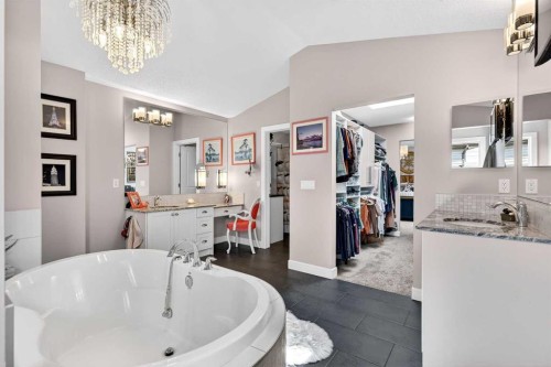31 Kingston View Se, Airdrie, AB - Indoor Photo Showing Bathroom
