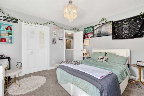 31 Kingston View Se, Airdrie, AB - Indoor Photo Showing Bedroom
