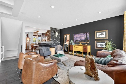 31 Kingston View Se, Airdrie, AB - Indoor Photo Showing Living Room
