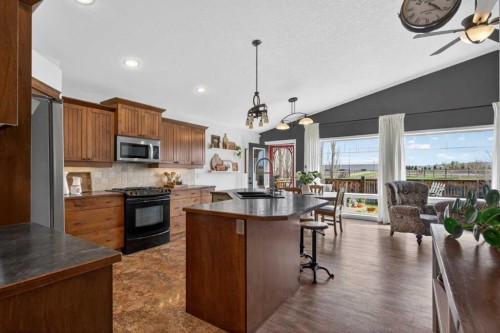 283 Willow Ridge Manor, Diamond Valley, AB - Indoor Photo Showing Kitchen