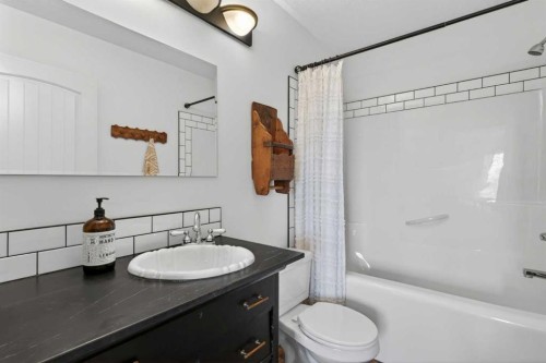 283 Willow Ridge Manor, Diamond Valley, AB - Indoor Photo Showing Bathroom