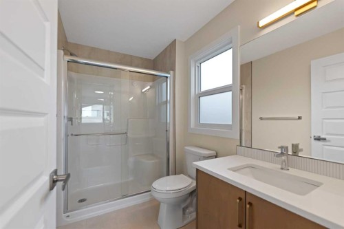 185 South Shore View, Chestermere, AB - Indoor Photo Showing Bathroom
