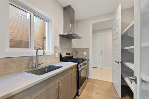 185 South Shore View, Chestermere, AB - Indoor Photo Showing Kitchen