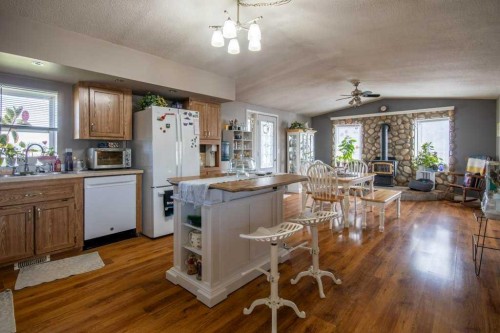 10-33139 Range Road 55, Rural Mountain View County, AB - Indoor Photo Showing Kitchen
