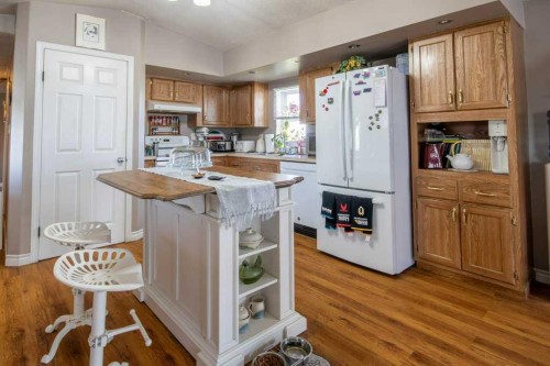 10-33139 Range Road 55, Rural Mountain View County, AB - Indoor Photo Showing Kitchen