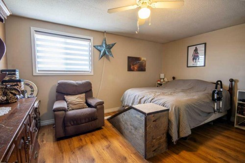 10-33139 Range Road 55, Rural Mountain View County, AB - Indoor Photo Showing Bedroom