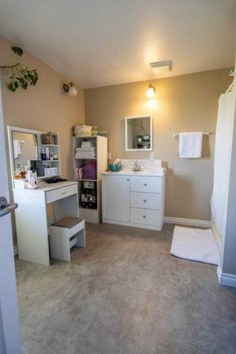 10-33139 Range Road 55, Rural Mountain View County, AB - Indoor