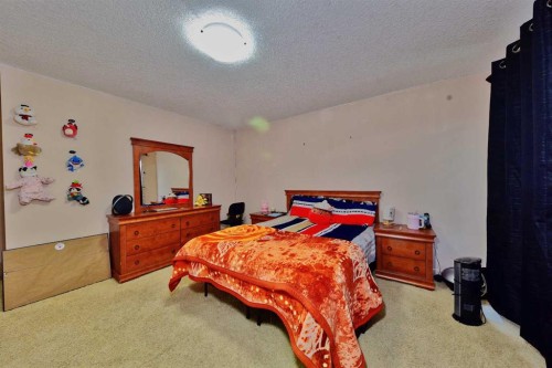 18 Redstone Manor Ne, Calgary, AB - Indoor Photo Showing Bedroom