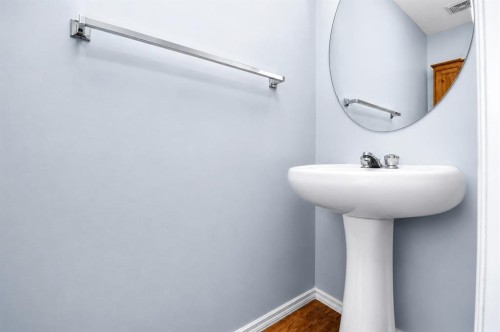 168 Prestwick Heights Se, Calgary, AB - Indoor Photo Showing Bathroom