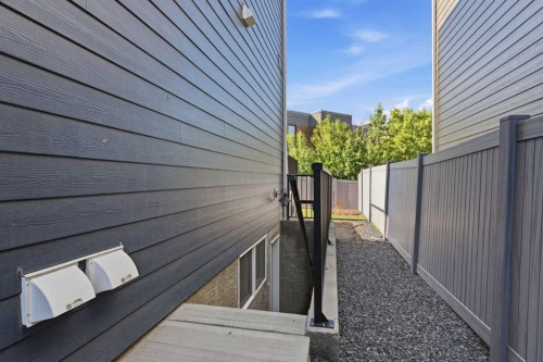 378 Bessborough Drive Sw, Calgary, AB - Indoor Photo Showing Laundry Room