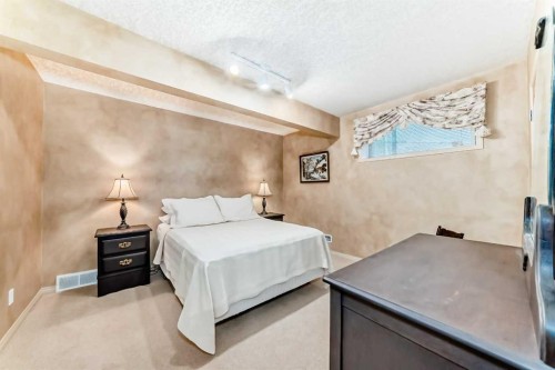 62 Chapala Crescent Se, Calgary, AB 