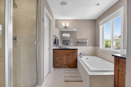 30 Cranarch Circle Se, Calgary, AB - Indoor Photo Showing Bathroom