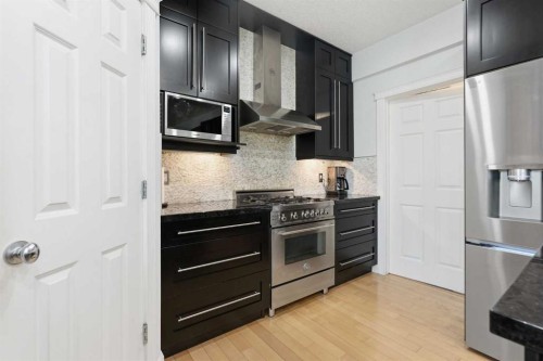 130 Garrison Square Sw, Calgary, AB - Indoor Photo Showing Kitchen
