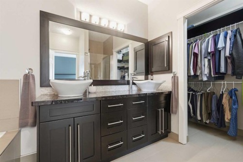 130 Garrison Square Sw, Calgary, AB - Indoor Photo Showing Bathroom