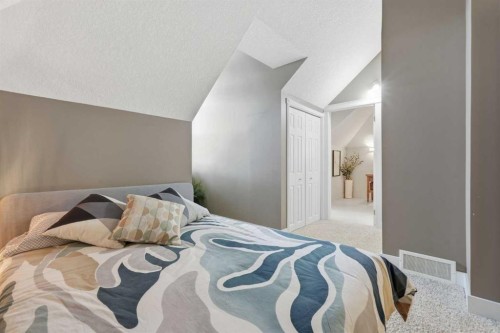 130 Garrison Square Sw, Calgary, AB - Indoor Photo Showing Bedroom