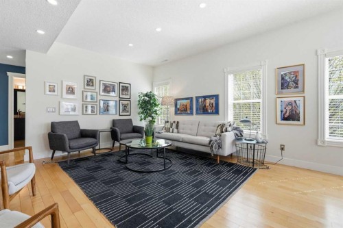 130 Garrison Square Sw, Calgary, AB - Indoor Photo Showing Living Room