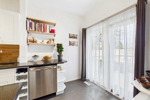 144 Simcoe Place Sw, Calgary, AB - Indoor Photo Showing Other Room