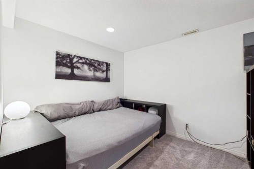 144 Simcoe Place Sw, Calgary, AB - Indoor Photo Showing Bedroom