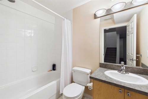 144 Simcoe Place Sw, Calgary, AB - Indoor Photo Showing Bathroom