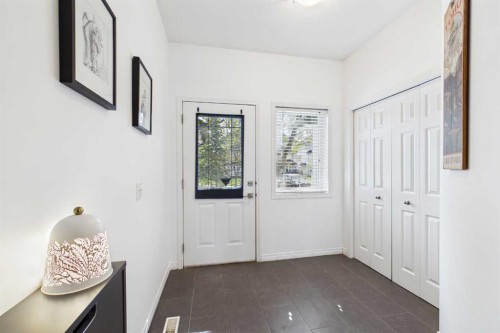 144 Simcoe Place Sw, Calgary, AB - Indoor Photo Showing Other Room
