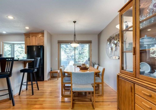 4808 Valiant Drive Nw, Calgary, AB - Indoor Photo Showing Dining Room