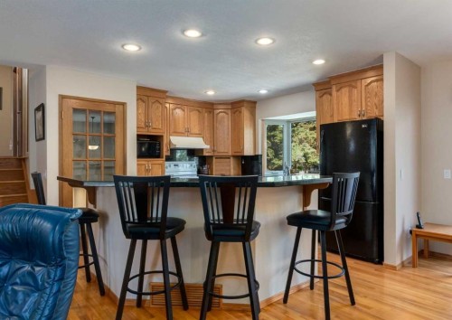 4808 Valiant Drive Nw, Calgary, AB - Indoor Photo Showing Kitchen